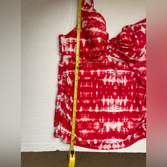 CACIQUE TANKINI. LIKE NEW! RED AND WHITE TIE DYE SWIMSUIT TOP WITH BUILT IN BRA. - Picture 14 of 16